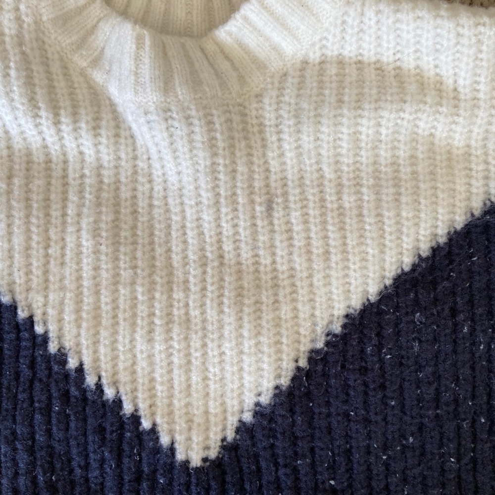 Color block sweater - Picture 3 of 4